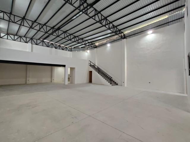 BODEGA EN RENTA EN ÁMSTERDAM, CORREGIDORA, QUERÉTARO