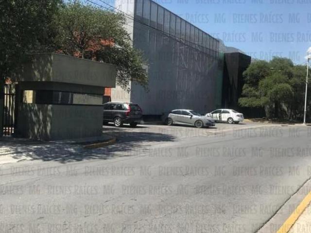 Bodega en venta en la Colonia Los Treviño, Zona La Fama, Santa Catarina