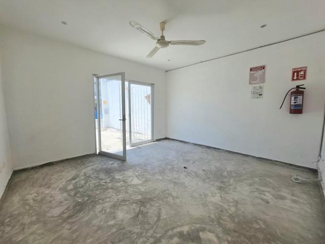 BODEGA EN VENTA O RENTA EN EL CENTRO DE PLAYA DEL CARMEN