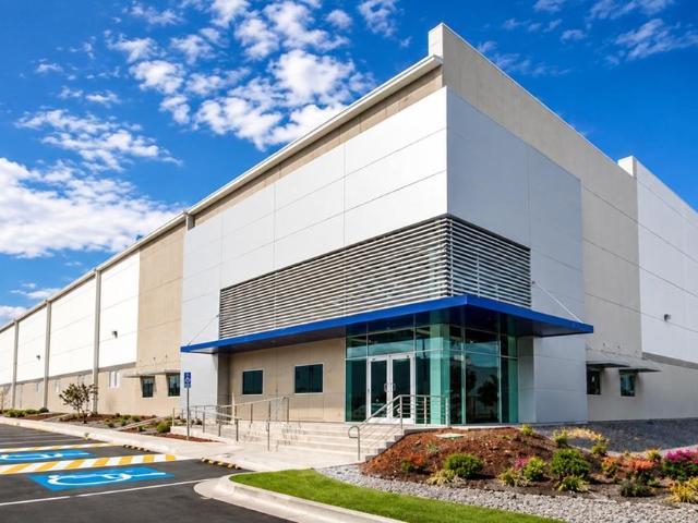 Bodega Industrial en Valle de Santiago, Gto. de 18,826 m2 con Iluminaci?n LED
