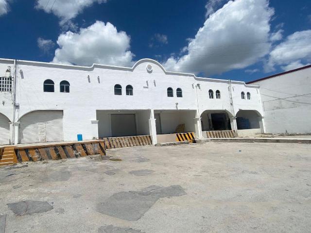 RENTA BODEGA AV. COLOSIO CANCUN