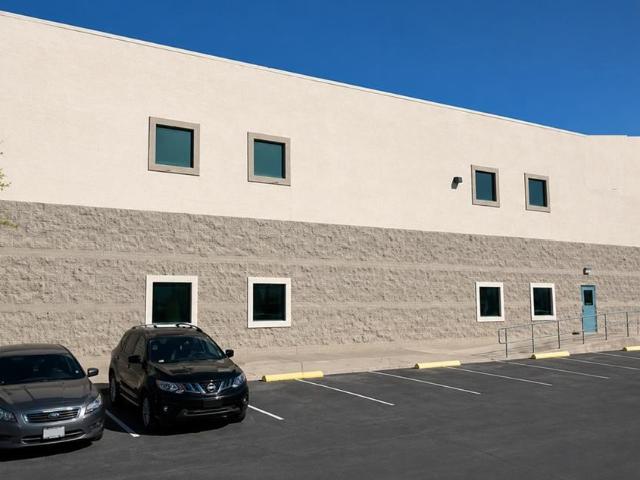 Bodega Industrial en Ciudad Ju?rez, Chi de 2,390 m2 con ?rea de oficina y altura de 6.71 m