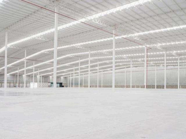 Bodega Industrial en El Col?n, Quer?taro de 4,185 con rampas y estacionamiento