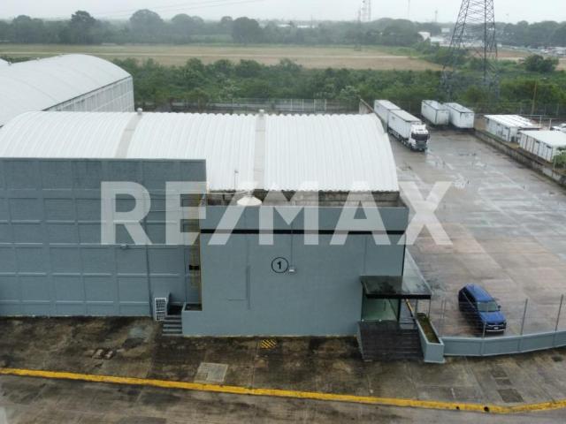 BODEGA INDUSTRIAL EN RENTA