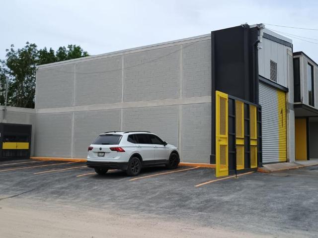 Bodega Industrial en Renta, 220 m2, OFICINA INCLUIDA, Huayacan, Cancun