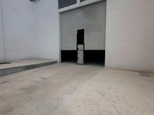 Bodega Industrial en renta con local comercial