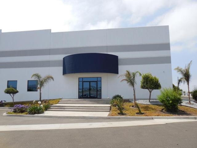 Bodega Industrial en Rosarito, Baja California de 9,487 m2 con andes y rampas de acceso