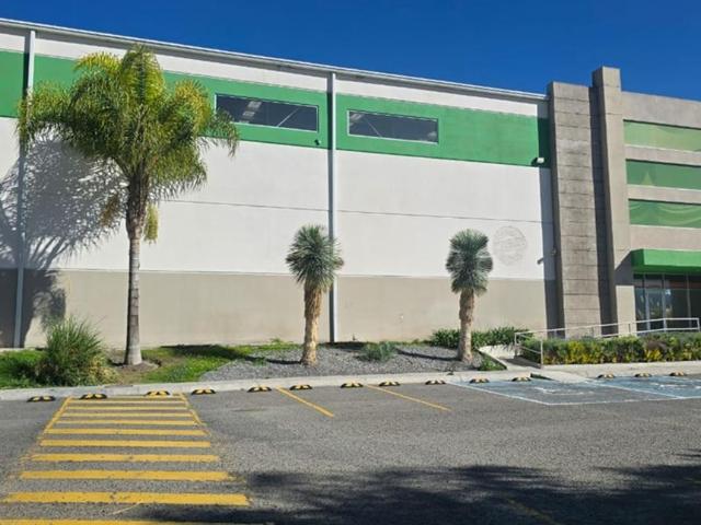 Bodega Industrial en Santa Rosa J?uregui, Qro de 4,956 m2 con ?rea de oficina