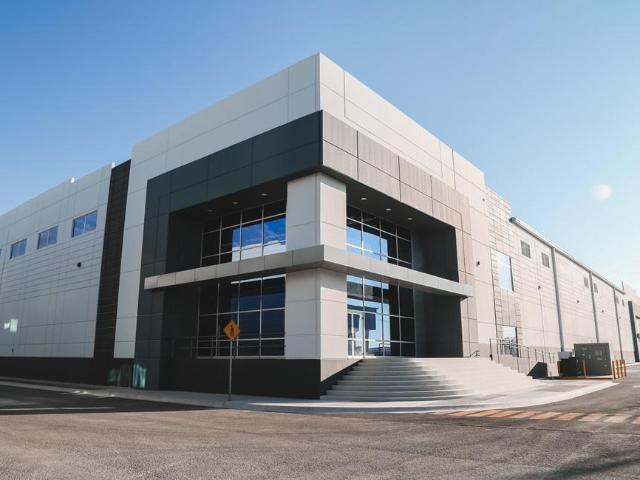 Bodega Industrial en Silao, Gto de 9,809 m2 con 12 andenes de carga e iluminaci?n LED