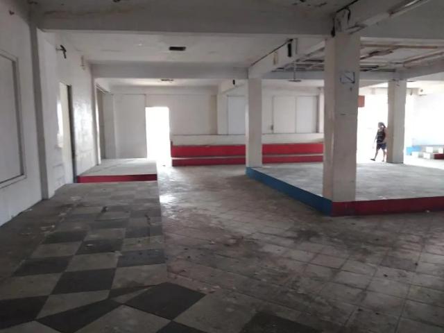 BODEGA O LOCAL 500 M2 EN PRIMER NIVEL CENTRO