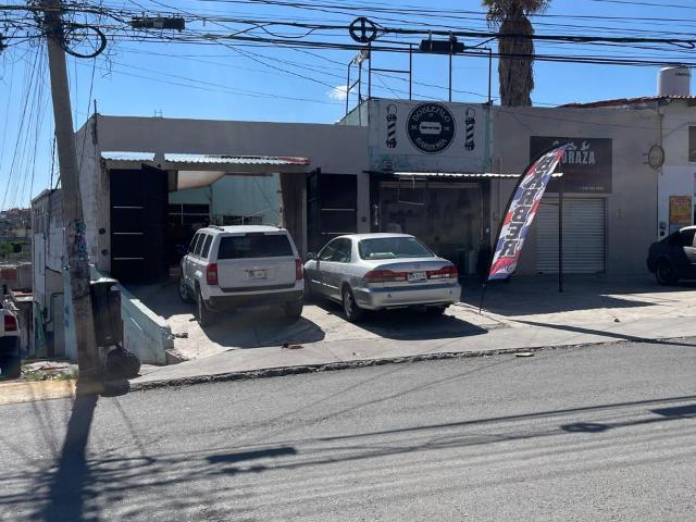 BODEGA, LOCAL, CON OFICNAS, ESTACIONAMIENTO, EN ESQUINA, TRES CORRIENTES