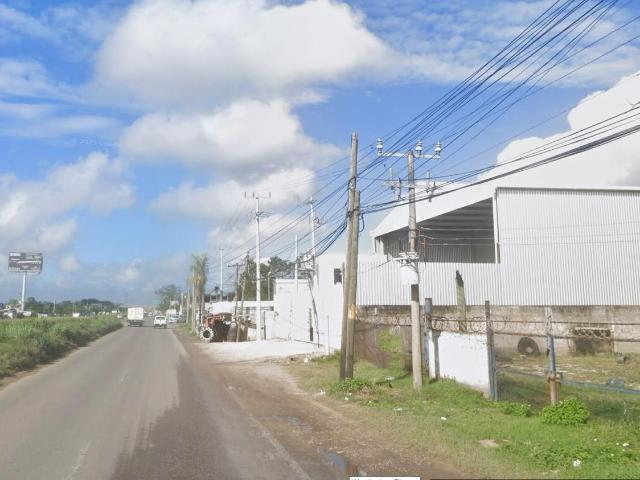 Bodega y terreno a pie de carretera, saliendo de Villahermosa