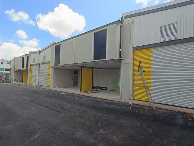 BODEGA Y OFICINA A DOS CUADRAS DE LA AV. HUAYACAN