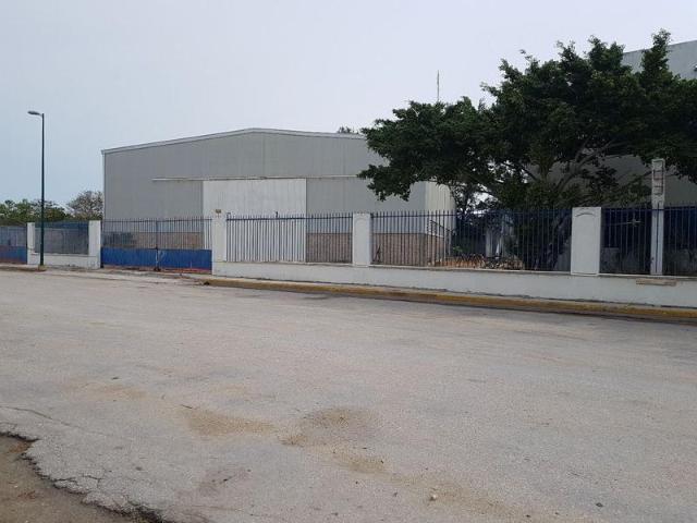 BODEGA Y OFICINAS EN RENTA/VENTA, EN EL PUERTO INDUSTRIAL