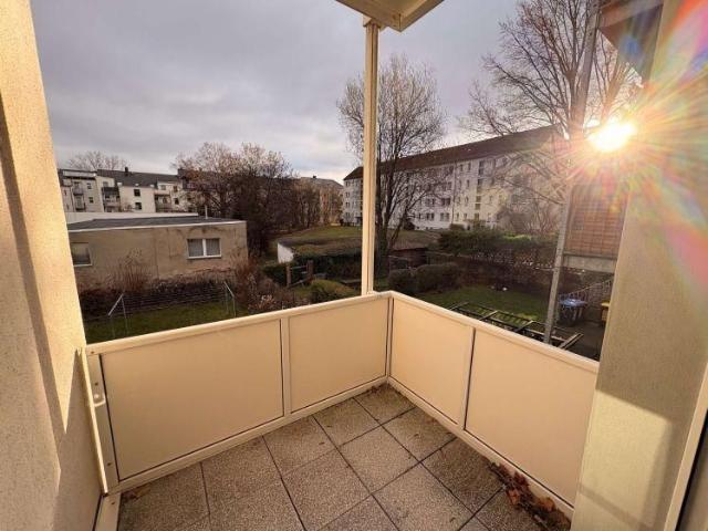 Neuer Boden nach Ihrem Wunsch! Tolle 3 Raumwohnung mit Balkon in Gablenz!