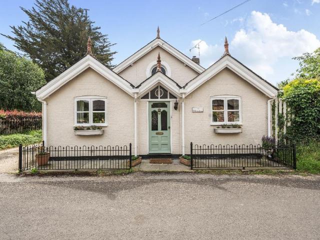 Bodenham, Salisbury SP5 3 bed character property to rent £2,250 pcm £519 pw