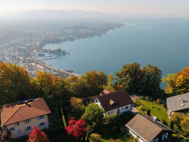 Bodenseeblick: Großes Einfamilienhaus inkl. Einliegerwohnung