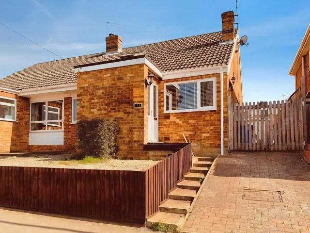 Bodicote, Oxfordshire OX15, 3 bed bungalow to rent, £1,600 pcm | PrimeLocation