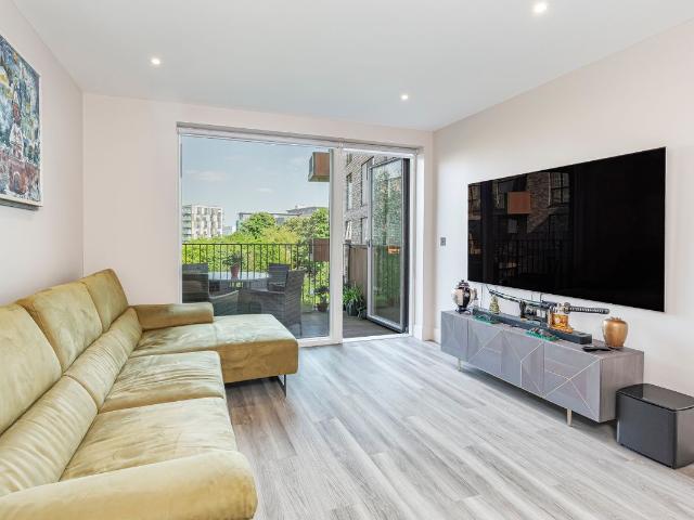 Bodiam Court, Lakeside Drive, Park Royal, London NW10, 2 bed flat to rent, £2,600 pcm | PrimeLocation