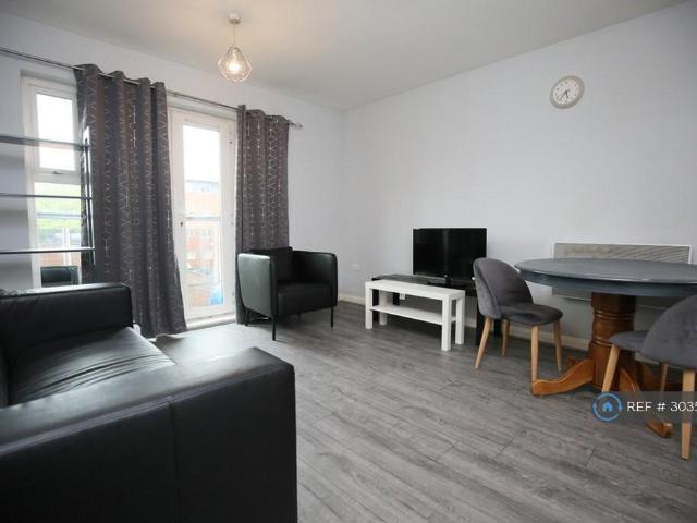 Bodiam Hall, Coventry, CV1 2 bed flat to rent £1,150 pcm £265 pw