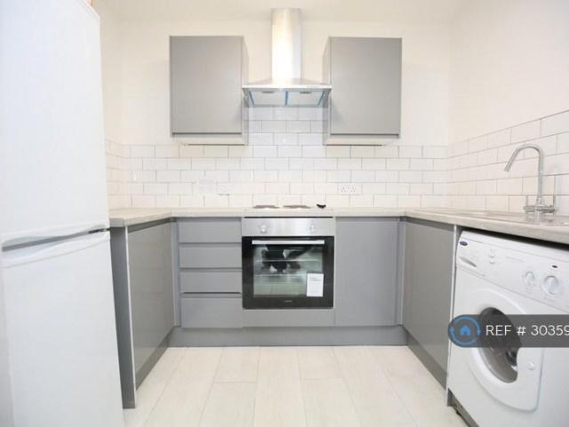 Bodiam Hall, Coventry, CV1 2 bed flat to rent £1,150 pcm £265 pw