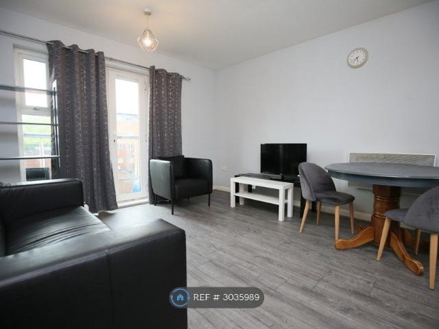 Bodiam Hall, Coventry CV1, 2 bed flat to rent, £1,150 pcm | PrimeLocation