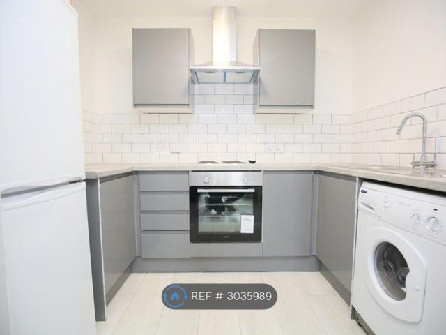 Bodiam Hall, Coventry CV1, 2 bed flat to rent, £1,150 pcm | PrimeLocation