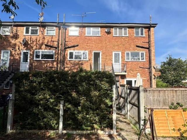 Bodmin Road, Springfield CM1, 2 bed maisonette to rent, £1,425 pcm | PrimeLocation