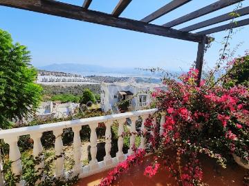 Bodrum Adabükü'nde 2+1 Göl Manzaralı Daire