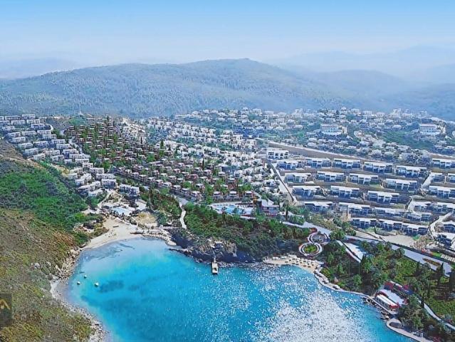 Bodrum Adabükü'nde Deniz Manzaralı 3+1 Lüks Tripleks Villa