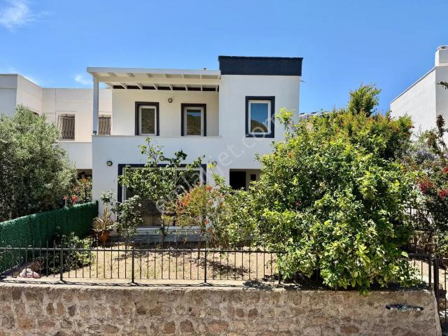 Bodrum Akyarlar'da Satılık Müstakil Bahçeli Site İçi 3+1 Villa