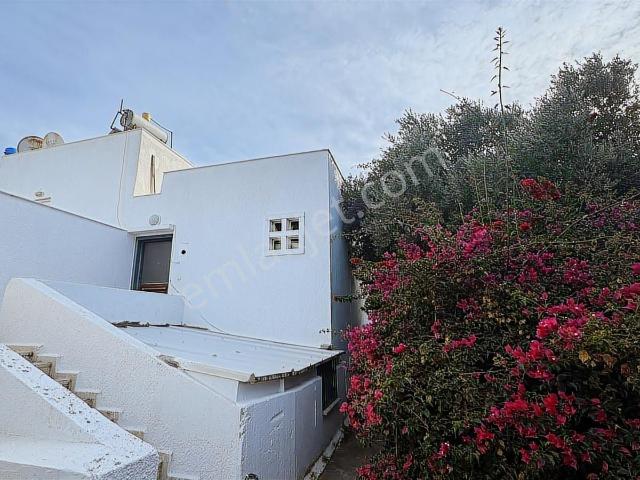 Bodrum Bağla Bankev Sitesinde Tadilatlı Deniz Manzaralı 2+1 Üst