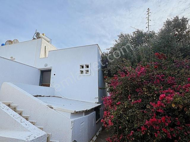 Bodrum Bağla Bankev Sitesinde Tadilatlı Deniz Manzaralı 2+1 Üst