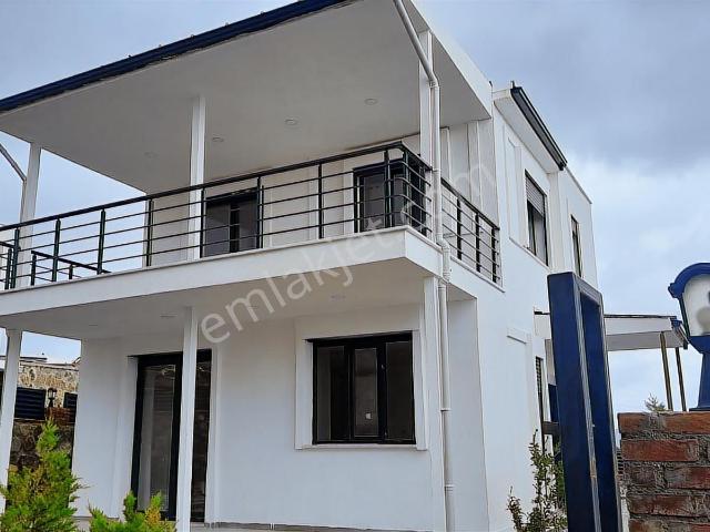 Bodrum Bağla'da Deniz Manzaralı Yıllık Kiralık 3+1 Dubleks Villa