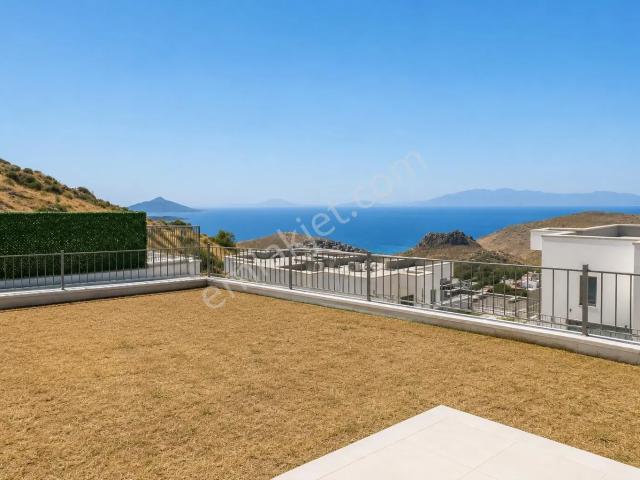 Bodrum Bağla'da Satılık Deniz Manzaralı Bahçeli 2+1 Daire