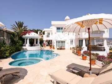 Bodrum Bardakçıda Kale Manzaralı Ultra Lüks 6+2 Vılla
