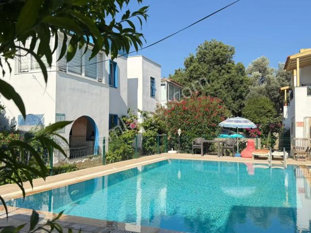 Bodrum Bitez Sahile 300mt Havuzlu Site İçi Satılık 1+1 Bahçe Katı