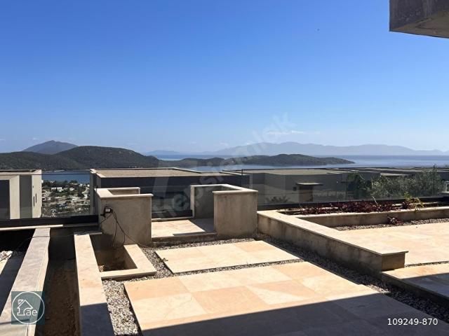 Bodrum Bitez'de Panoramik Manzaralı Yeni Site Bahçe Katı Daire