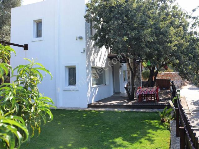 Bodrum Gölköyde Manzaralı Müstakil Yaşam 3+1 Bahçeli Ev