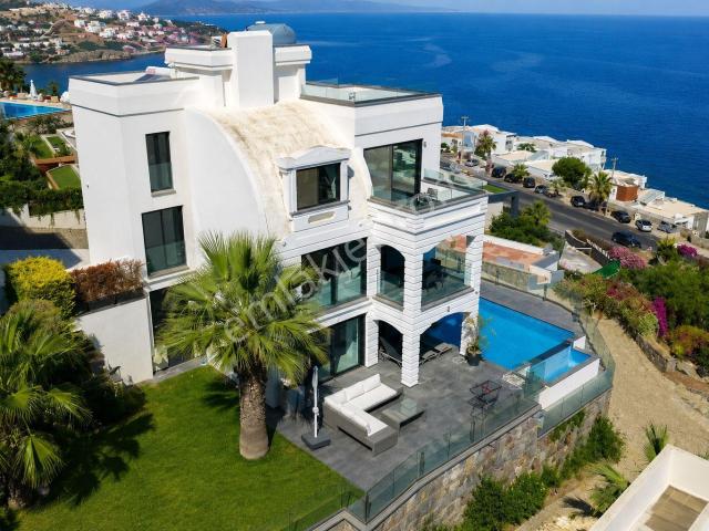 Bodrum Geriş'te Panoramik Deniz Manzaralı 4+2 Satılık Villa