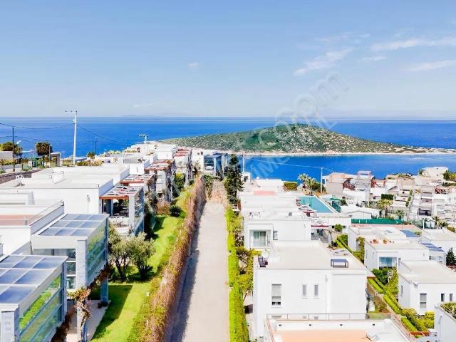 Bodrum Gümüşlük'te Havuzlu Sitede Deniz Manzaralı Satılık Daire