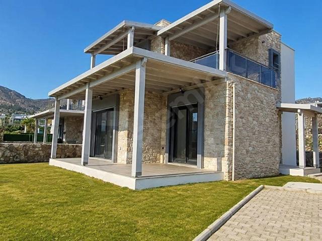 Bodrum Gümüşlük'te Müstakil Bahçeli Düzayak Konumda 3+1 Müstakil Satılık Dubleks