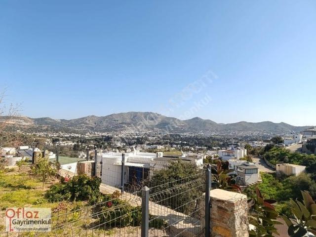 Bodrum Gümüşlük'te Özel Plajlı, Bahçeli Satılık Villa