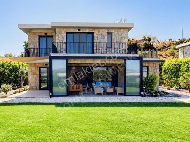 Bodrum Gümüşlük'te Satılık 620 M2 Arsa İçinde Satılık Villa