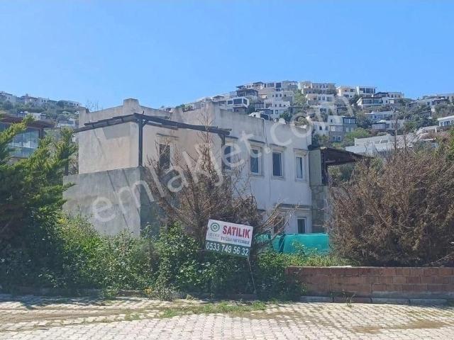 Bodrum Gümüşlük'te Sosyal Tesisli Sitede Ön Konumda Satılık 2+1 Müstakil Bahçeli Ev
