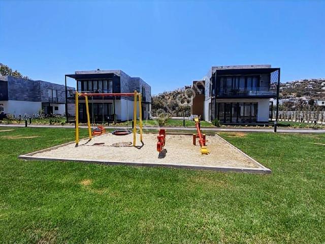 Bodrum Gümüşlük Denize Yürüyüş Mesafesinde 2 Banyolu Bahçekatı