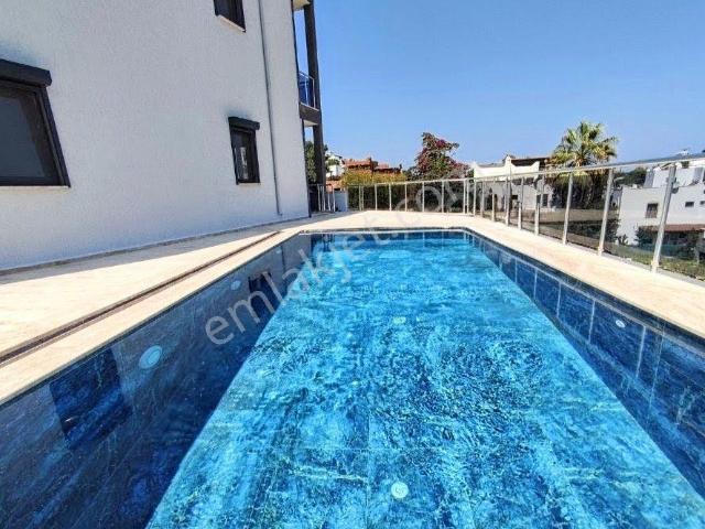 Bodrum Gümüşlük Satılık Deniz Manzaralı, Denize Yürüme Mesafesinde Havuzlu 2+1 Daire