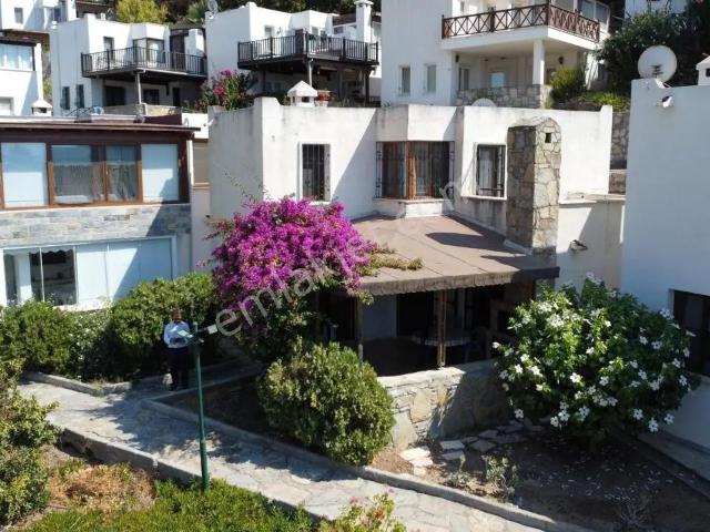 Bodrum Gümüşlük Site İçi Denize Yürüyüş Mesafesinde Fırsat Villa