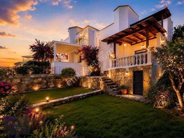 Bodrum Gündoğan Tankay'da Plajlı Satılık 3+1 Villa