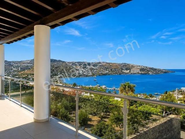 Bodrum Gündoğan'da Kapanmaz Deniz Manzaralı 4+2 Müstakil Bahçeli Villa